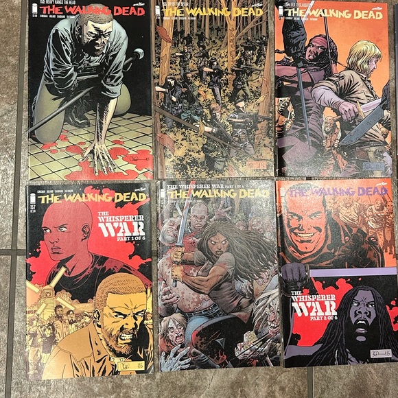 24 Walking Dead comics - Picture 3 of 6